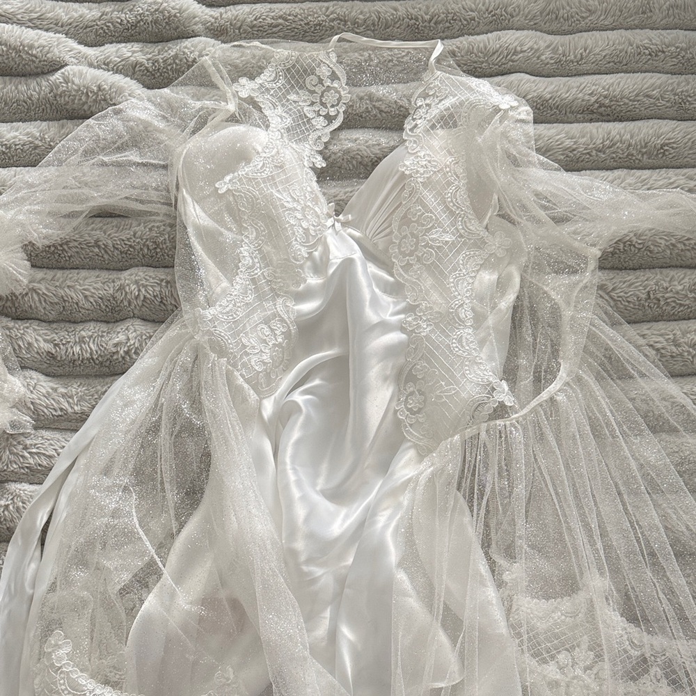 Elegant White Lace Sleepwear